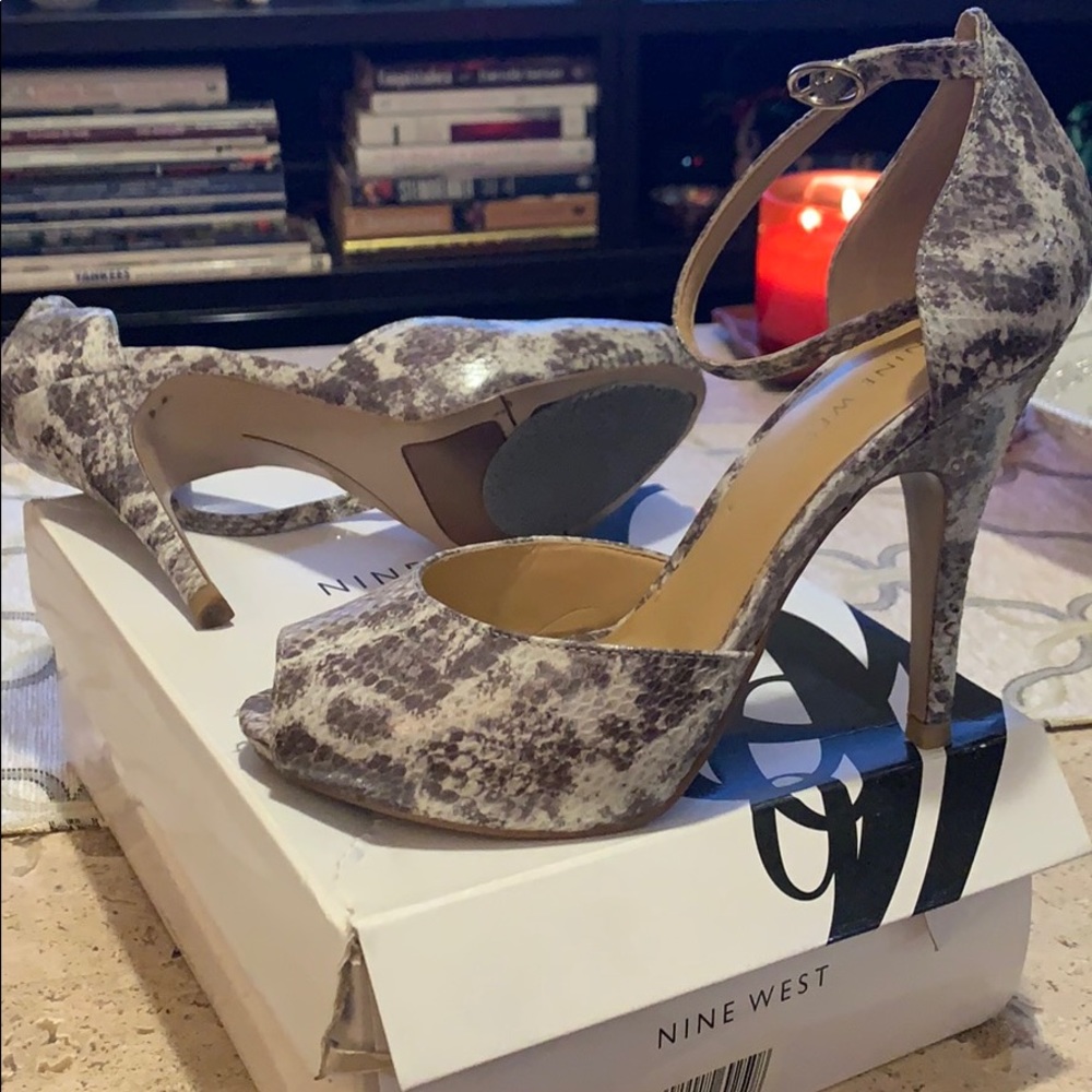 Nine west alligatotor like heels